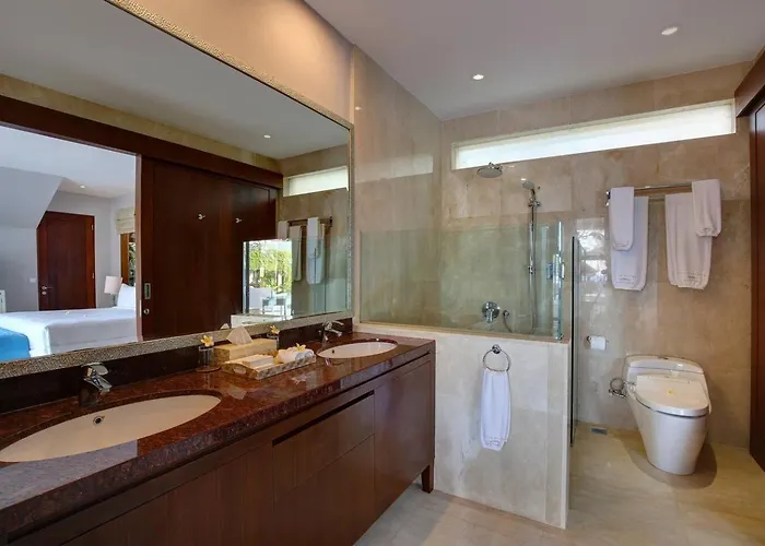 Karang Saujana Hotel Uluwatu (Bali)